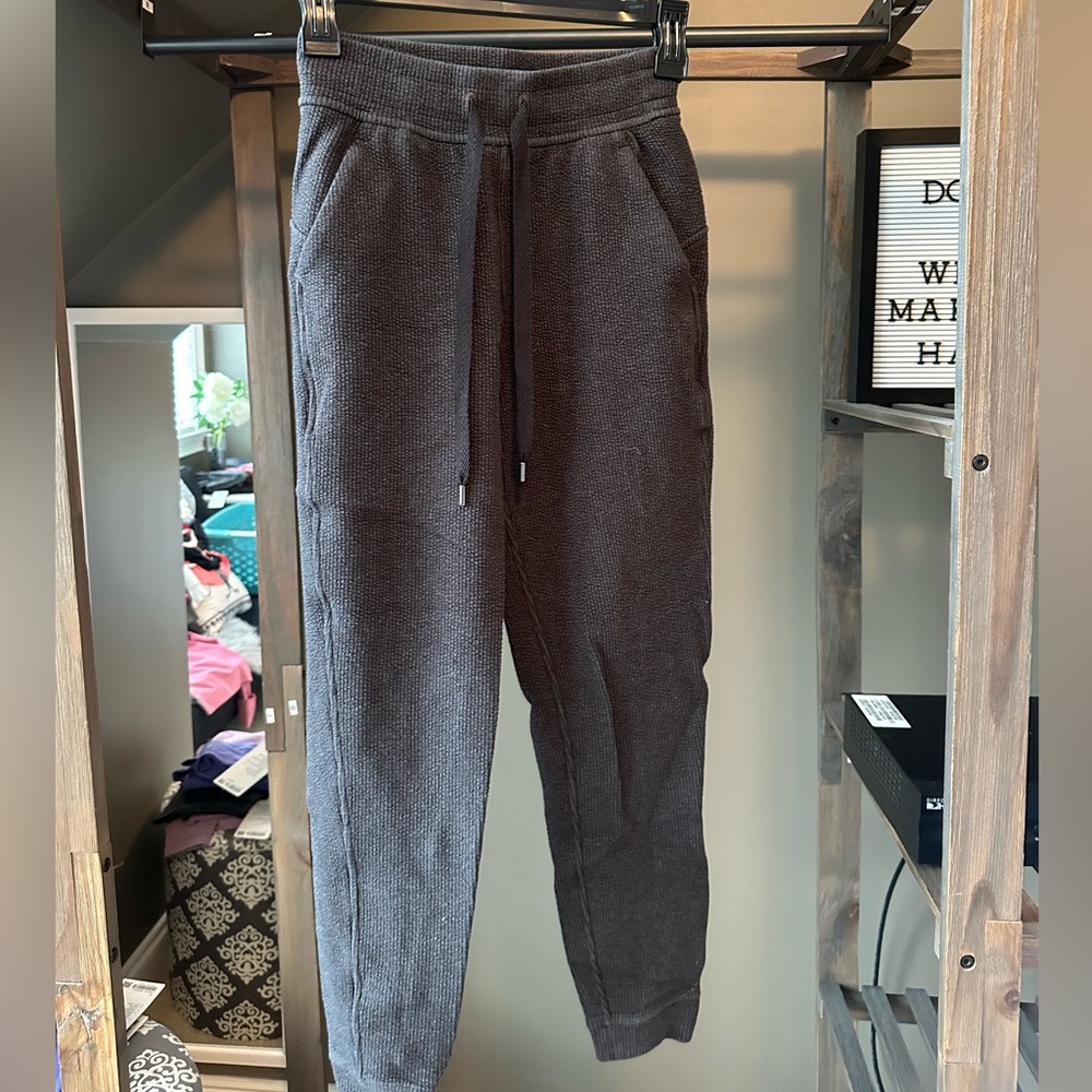 - lululemon sweatpants/joggers